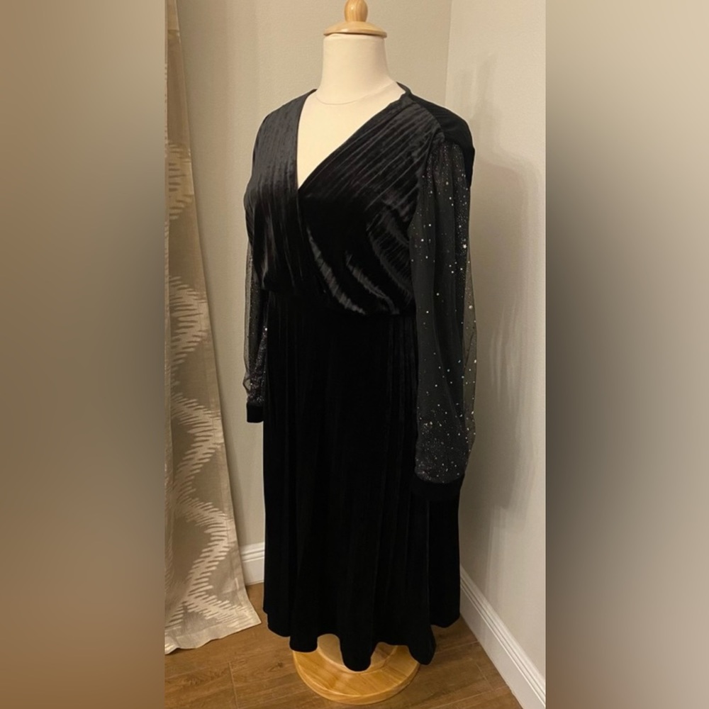Plus Dress - Picture 7 of 8
